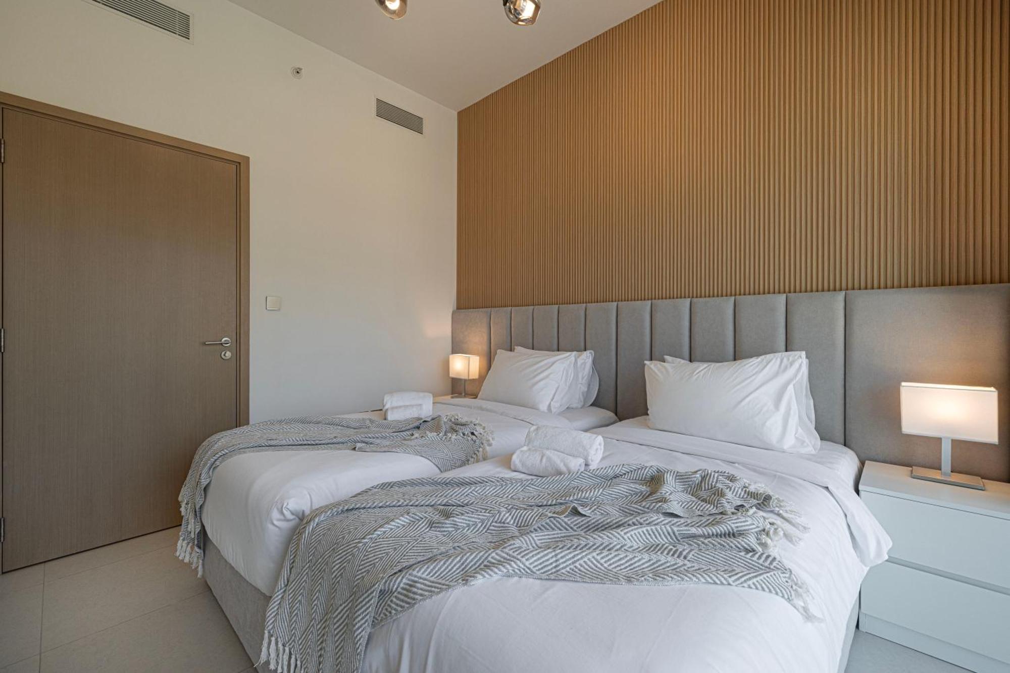 Apartment Full Burj Khalifa View! Brand New 2 Bedrooms! 5min Walk From Mall! *