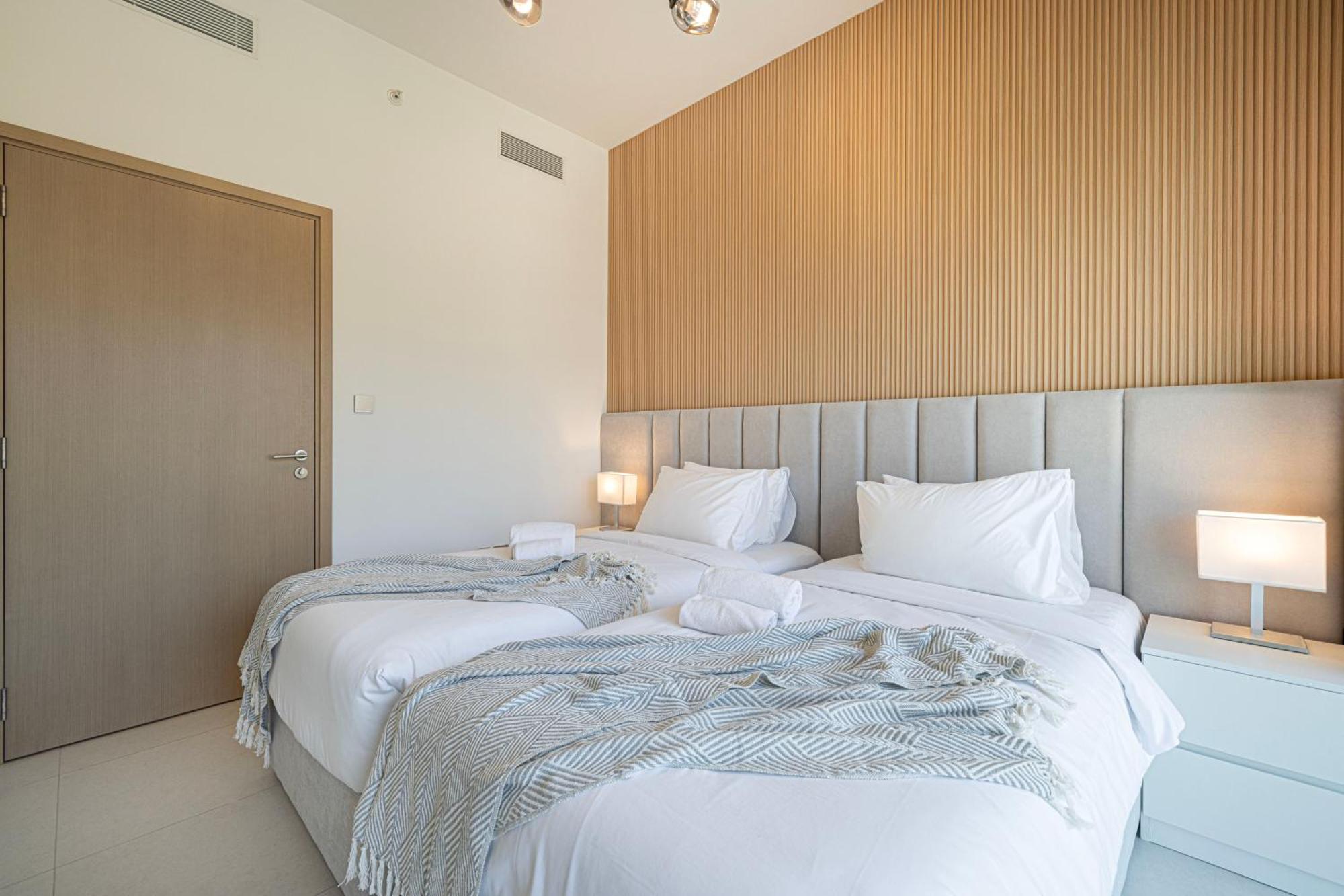 Full Burj Khalifa View! Brand New 2 Bedrooms! 5min Walk From Mall! Apartment *